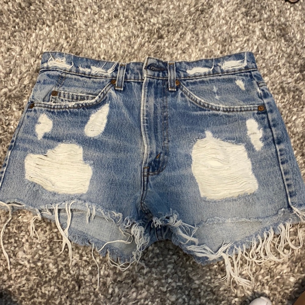 Levi’s- Furst of a kind women’s Sz 28 high waist shorts.